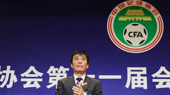米兰双雄想冬窗签前锋？经纪人：克拉马里奇能在任何意甲队踢主力接受意大利天空体育记者采访时，克拉马里奇的经纪人卡瓦利耶谈到了米兰、国米和博洛尼亚可能引进克拉马里奇的话题。